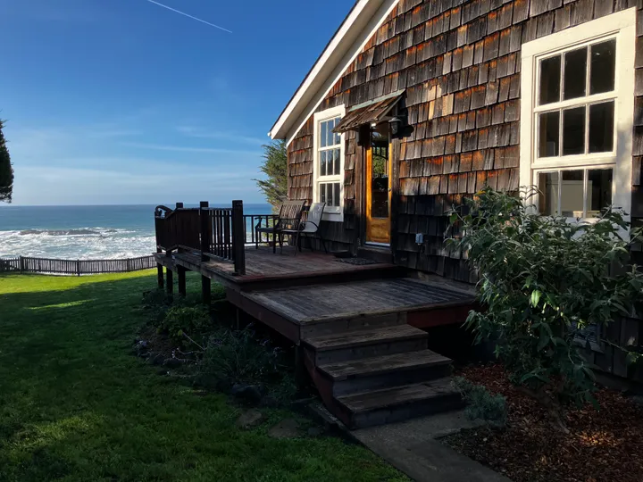 The shingled Westport House above the Pacific at golden hour